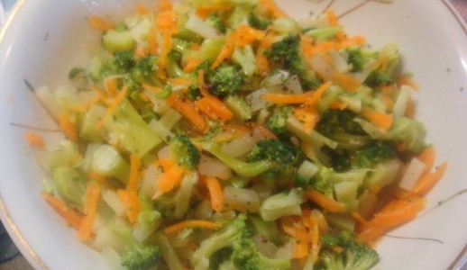 Салат с брокколи и тмином