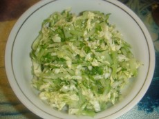 Салат из огурцов (огурец, китайская капуста, укроп, лимонный сок)