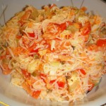 Салат с помидорами и рисовой лапшой
