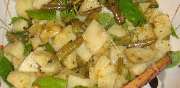 Постный Салат с картофелем,зелёной фасолью и мятой в пароварке