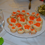 Тарталетки с салатом из кальмаров