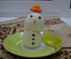 снеговик из вареных яиц