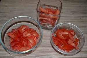 салат с крабовыми палочками и помидорами